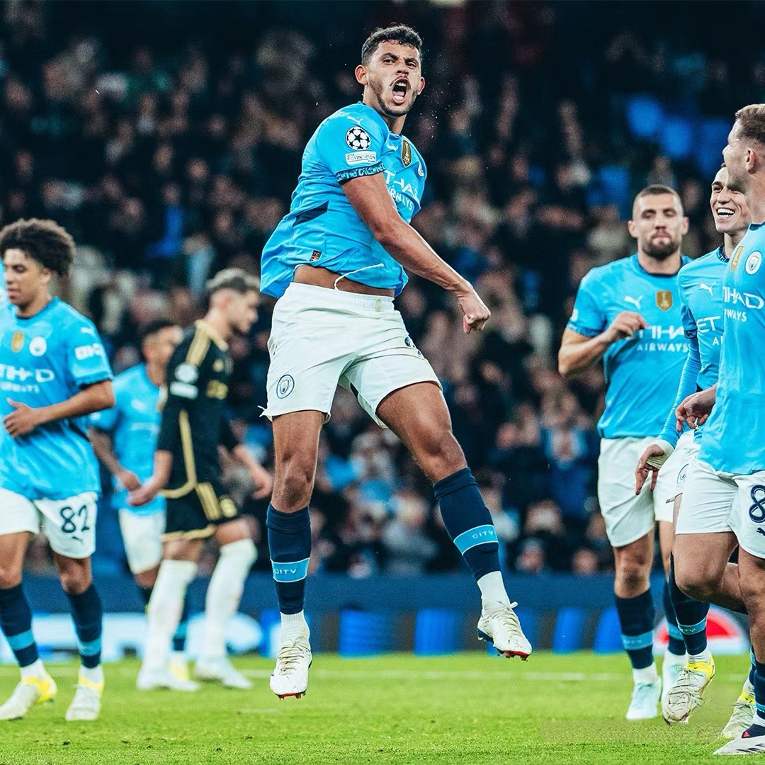 Kaiyun体育包含阿贾克斯训练开放日;转会期外线爆发引欢呼;足总杯在即;年轻球员得到机会的词条